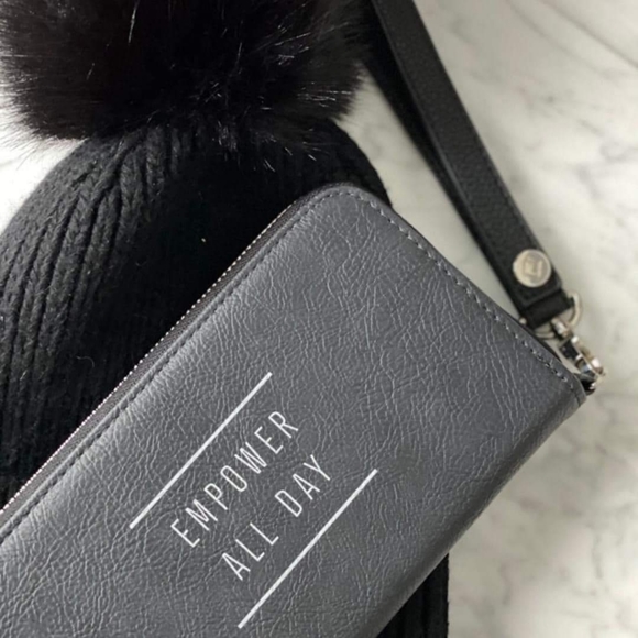 All about the Benjamins wallet - Picture 2 of 11